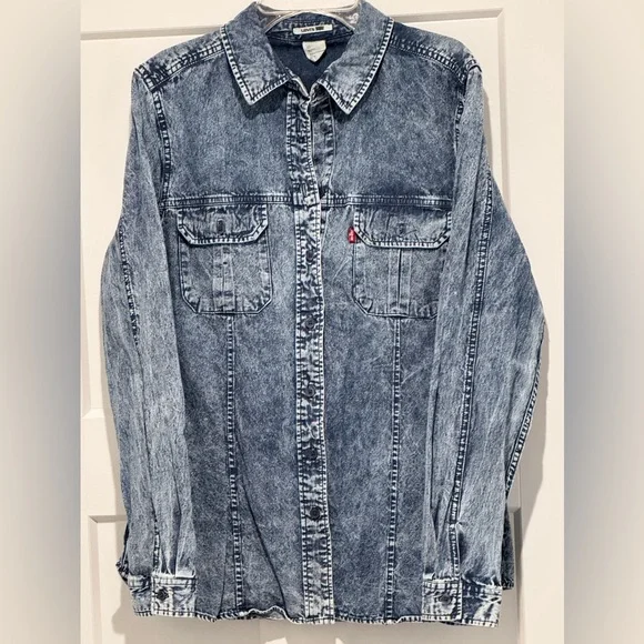 Levi’s Denim Button-Up Shirt - Picture 10 of 16
